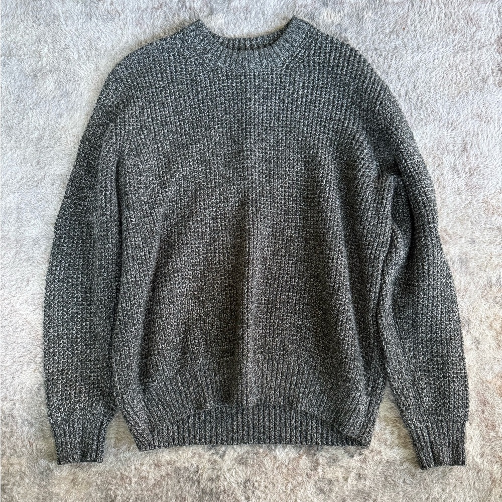 Uniqlo Gray Crewneck Sweater